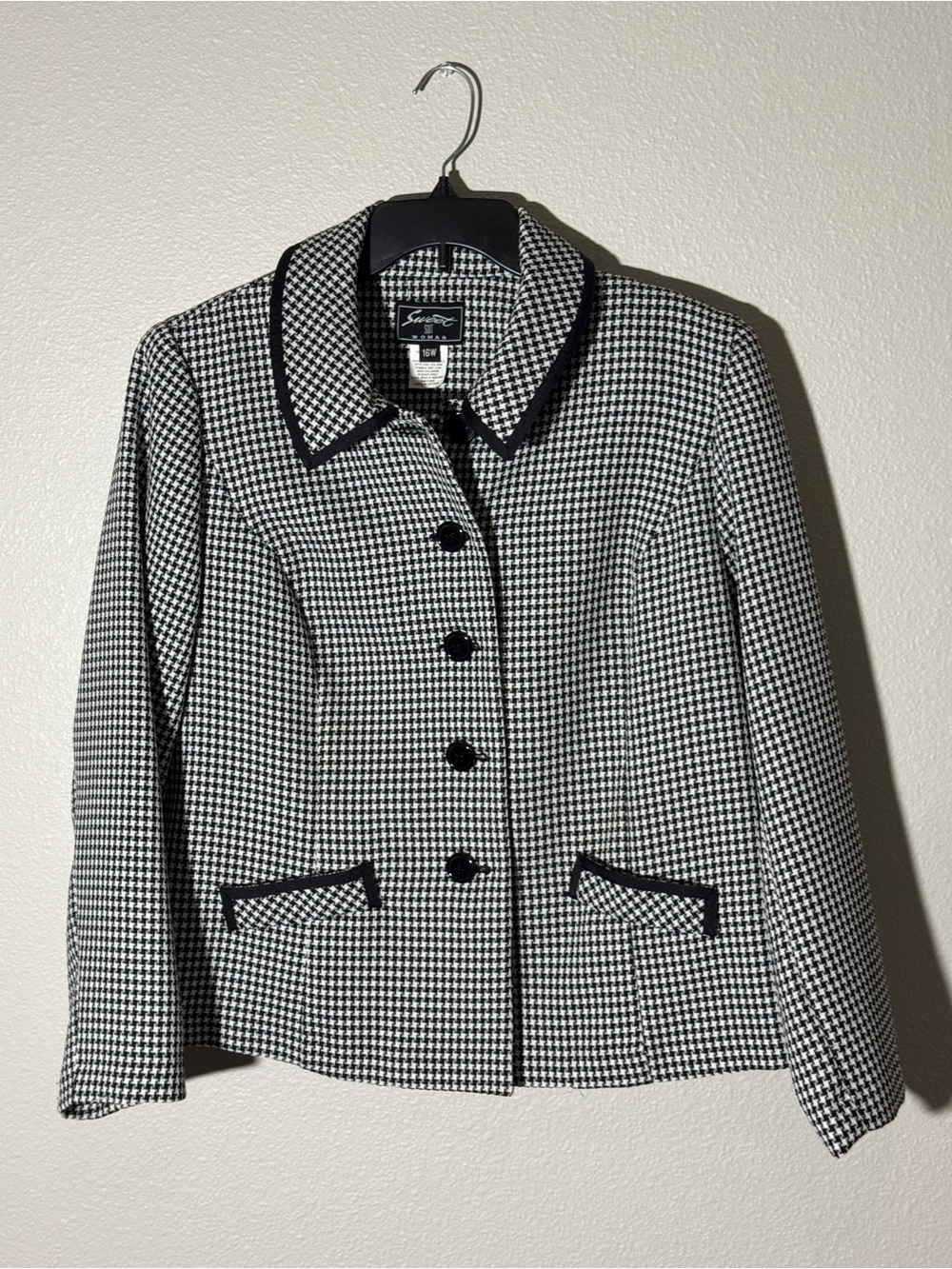Sweet Suit women Houndstooth Tailored Blazer in Black & White